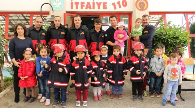 Minik İtfaiyeciler İş Başında