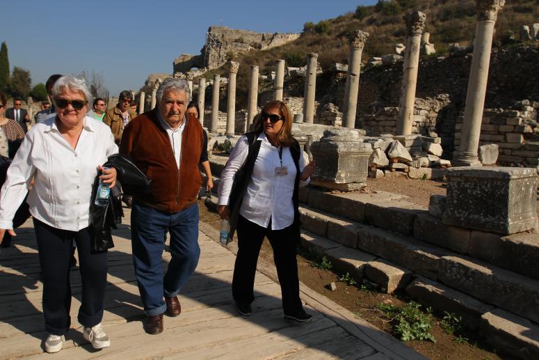 SARAYSIZ BAŞKAN EFES'E HAYRAN KALDI