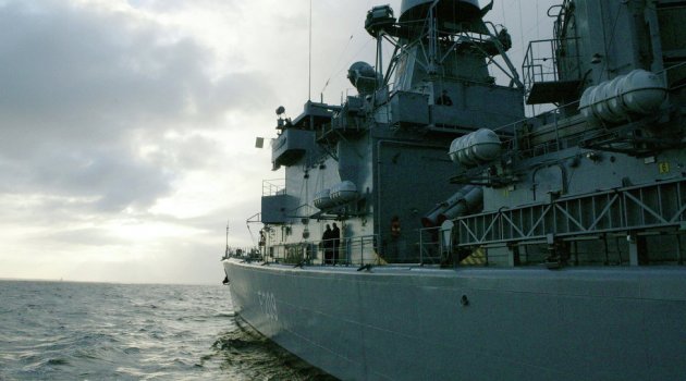 NATO GEMİLERİ SIĞINMACILAR İÇİN EGE'DE