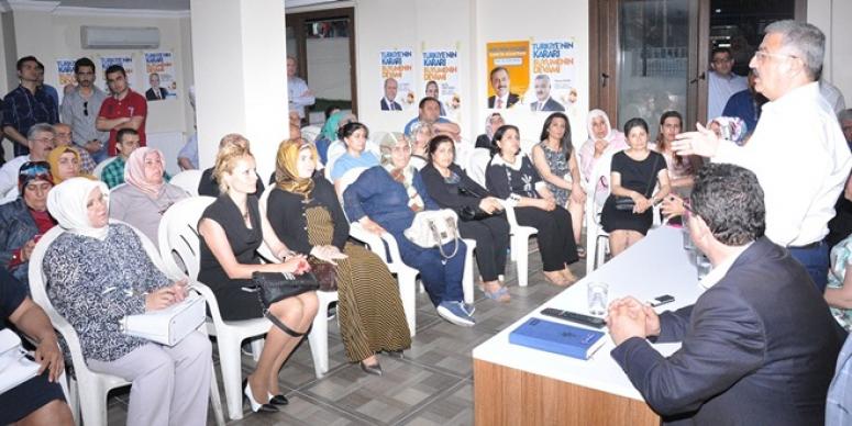 BUCALI GENÇLER NECİP NASIR’I BÖYLE KARŞILADI: “İZMİR’İN GELECEĞİ NECİP NASIR”