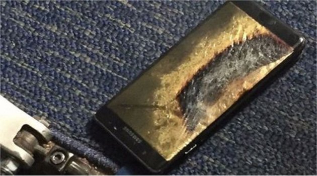 Note 7 Uçakta Alev Aldı