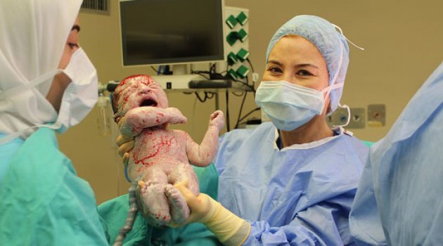 O yönetmelik kızlık zarını geçemedi