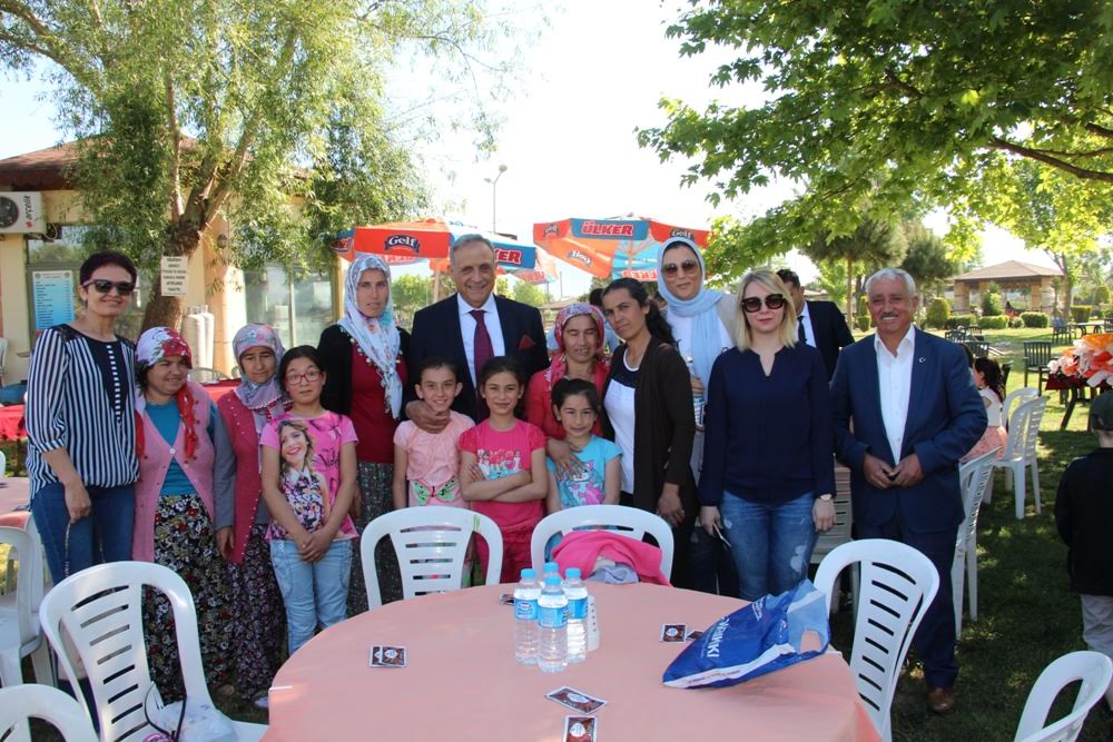 Ödemiş Belediyesi, Köseler ve Kemenler okulu öğrencileriyle 23 Nisanı kutladı