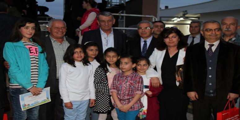 ÇİZGİLERLE ‘SEV KARDEŞİM’ DEDİLER