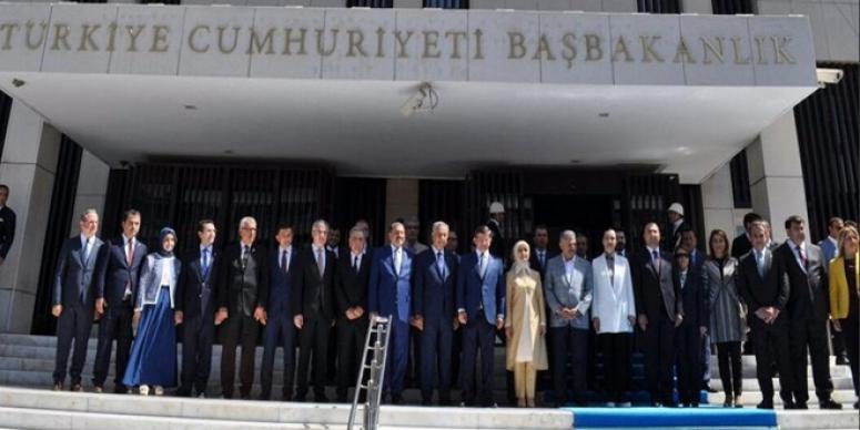 BAŞBAKAN DAVUTOĞLU İZMİR'DE BAŞBAKANLIK OFİSİ'Nİ AÇTI