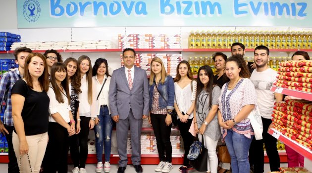Öğrencilerden Dost Market’e Ramazan desteği