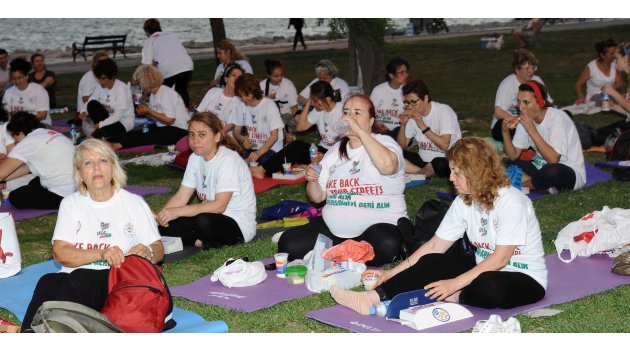 Önce yoga, sonra iftar yaptılar!