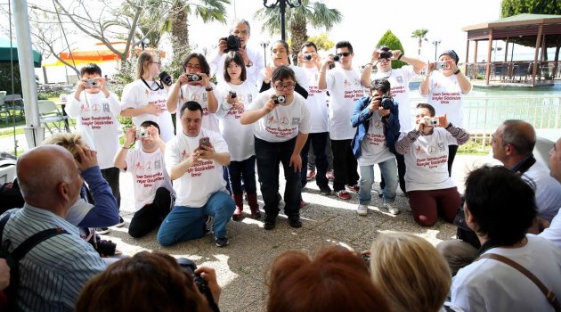 Özel gençler İzmir’i fotoğraflıyor
