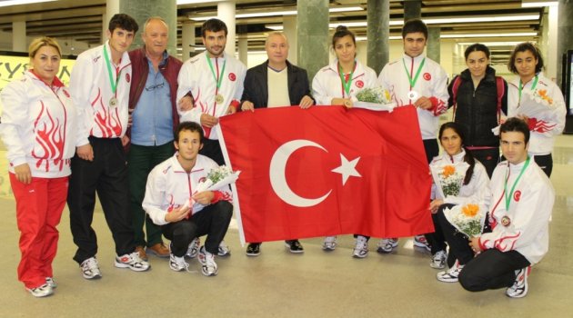 ÖZEL SPORCULARA ''ÖZEL'' KARŞILAMA