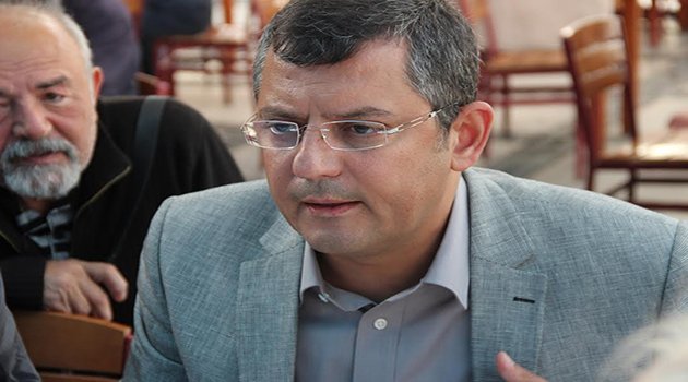 Özgür Özel Foça'da Sohbet Toplantısına Katıldı