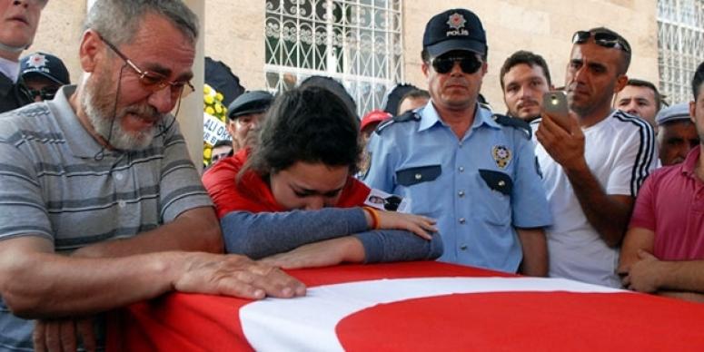 CUMHURBAŞKANI ERDOĞAN'DAN SİTEM EDEN ŞEHİT KARDEŞİNE: AĞABEYİN DE BU MESLEĞİ SEÇMESEYDİ!