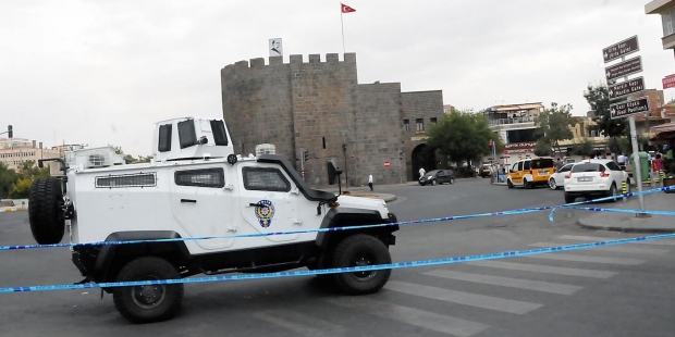 SUR'DAKİ YASAĞA KARDEŞ BELEDİYE SEFERİHİSAR'DAN TEPKİ