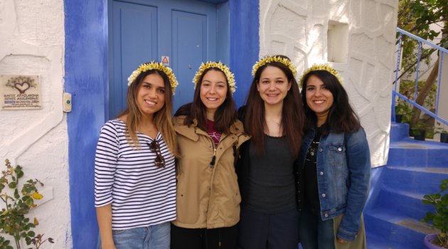 Papatya taçları Alaçatı Ot Festivali'ne renk kattı