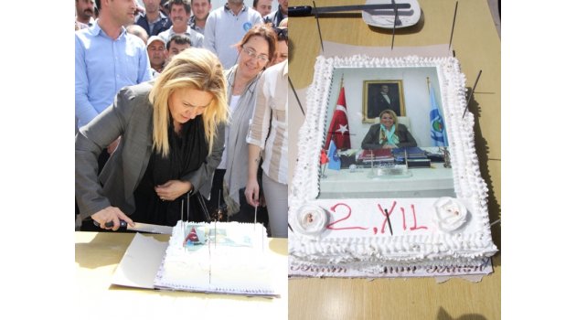 Personelinden Başkan Uyar'a sürpriz kutlama