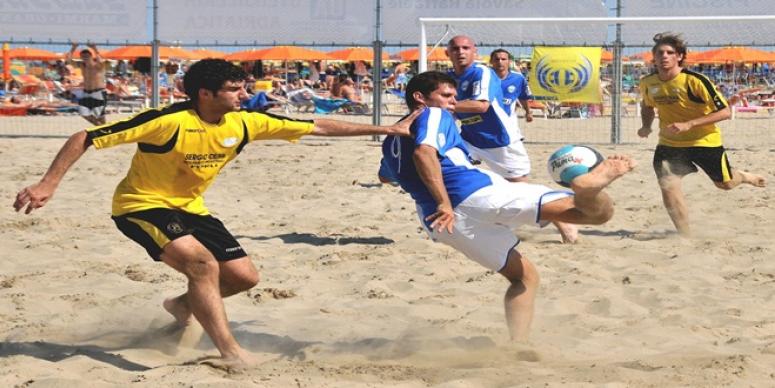 FUTBOLUN KIDEMLİLERİ PLAJA İNİYOR!