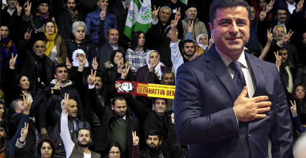 HDP Kongresinde Öcalan ve Atatürk Posteri Yan Yana