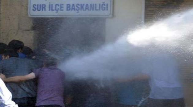 Polisten Sur'da 'Kayyum' Müdahelesi