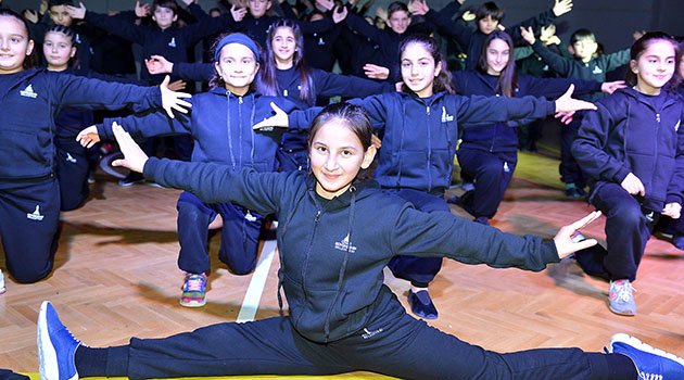 Profesyonellere Taş Çıkardılar