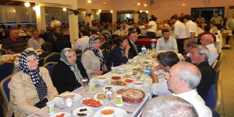 BAŞKAN BADEM, İFTAR YEMEĞİNDE MUHTARLARLA BİRARAYA GELDİ.