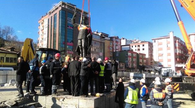 Rize'de 15 Temmuz Meydanı'ndan Atatürk Heykeli Kaldırıldı