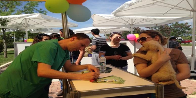 “YUVA ARAYAN PATİLER” YENİ AİLELERİNE KAVUŞTU