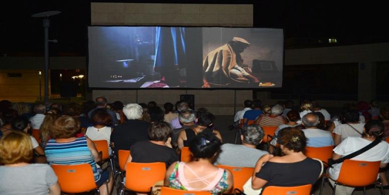 ADNAN SAYGUN’DA “YAZ SİNEMASI” KEYFİ