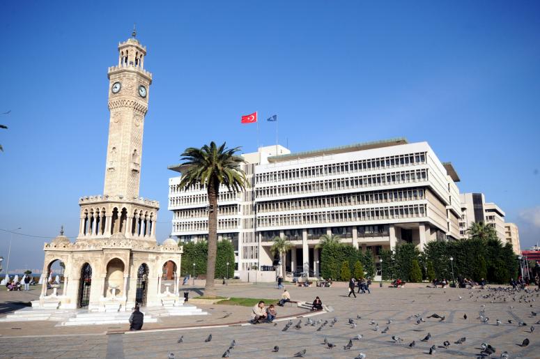 YİNE İZMİR… YİNE BİR İLK