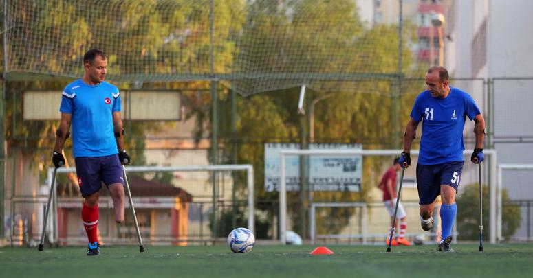 TEK BACAKLA FUTBOL MU OYNANIR?