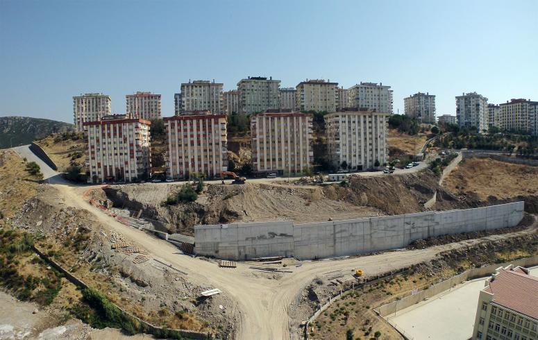 ÇAKILAN KAZIKLAR, ALSANCAK’TAN ÜÇKUYULAR’A YOL OLUR!