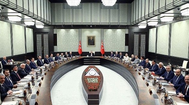 Bakan Olduğunu Öğrenince 15 Dakika Yerinden Kalkamamış