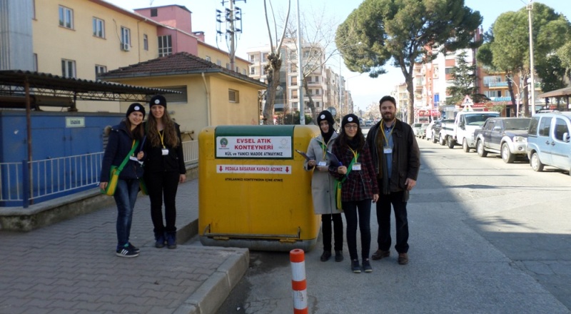 ÇÖP KONTEYNERLERİNİN KULLANIMI KONUSUNDA EĞİTİM VE BİLGİLENDİRME YAPILDI