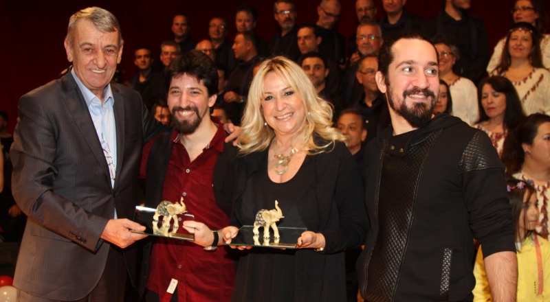 GAZİEMİR'DE ŞARKILAR ''BARIŞ''I ANLATTI