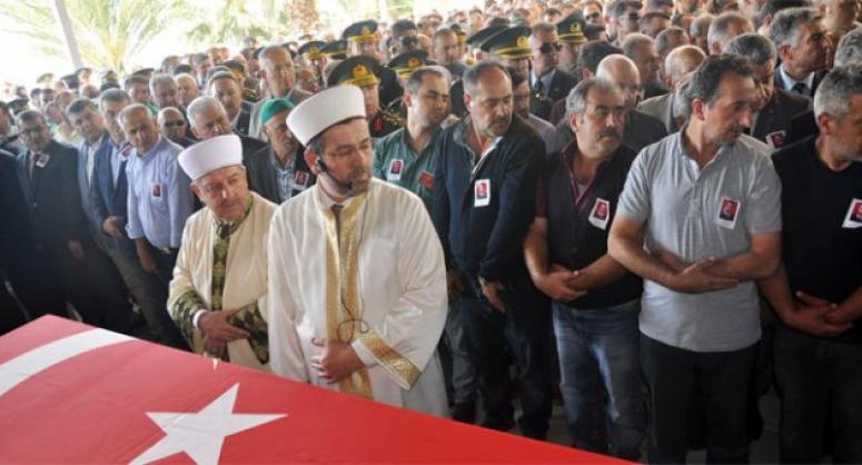 ŞEHİT CENAZESİNDE DUA GERİNLİĞİ!