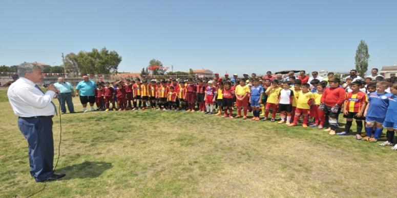 GÜZELBAHÇE’DE FUTBOL ŞENLİĞİ