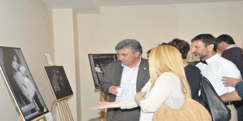 GÜZELBAHÇE’DE ‘SİYAH BEYAZ’ DÜNYA TURU