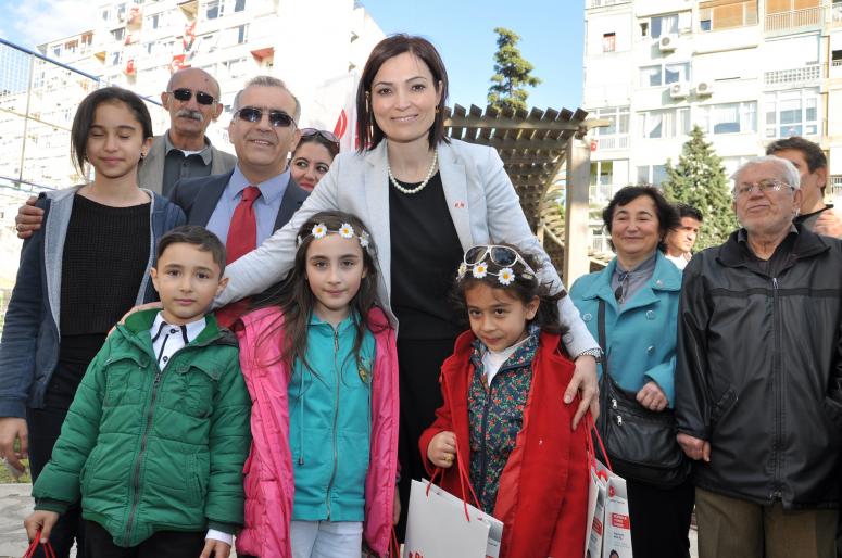 MHP'Lİ KILIÇ, HEM KÜÇÜKLERİ HEM DE BÜYÜKLERİ SEVİNDİRDİ