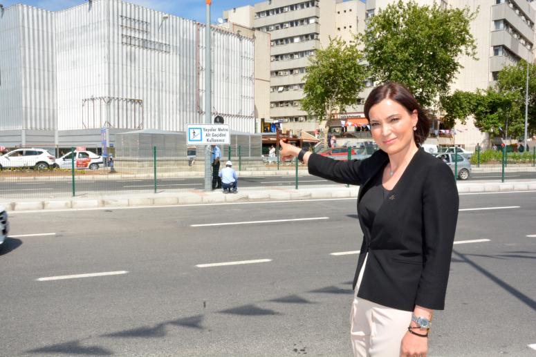 AKP - CHP ÇEKİŞMESİNİN SONUCU İKİYE BÖLÜNMÜŞ KONAK’TIR