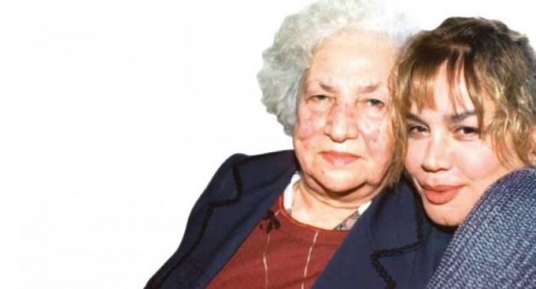 SEZEN AKSU’NUN ANNESİ YOĞUN BAKIMA KALDIRILDI!