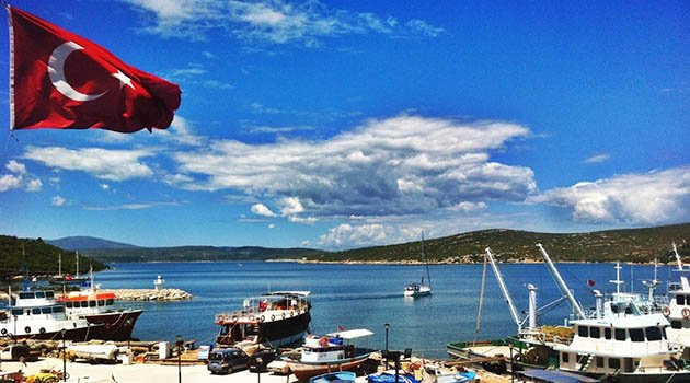 Sığacıkta Deniz Yüz Metre Çekildi