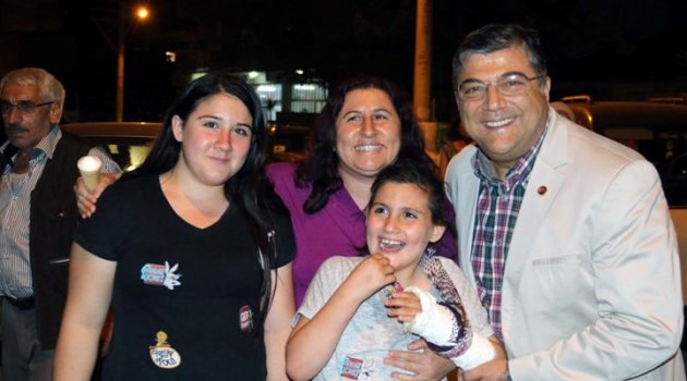 Sındır, ''Ekmeğini ve sevgisini paylaşan bir milletiz''
