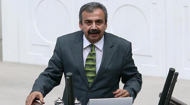 Sırrı Süreyya Önder'den Hükümete: Tebrik Ederiz!