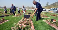 Aziz Kocaoğlu'ndan İnsanlık Görevi