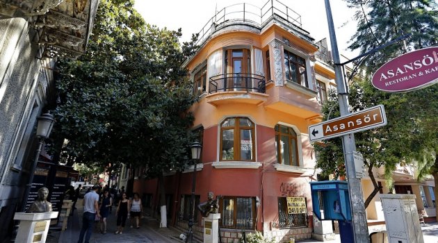 Tarihi Asansör’e komşu geliyor
