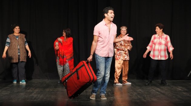 Tersine Dünya Konak'ta sahnelendi