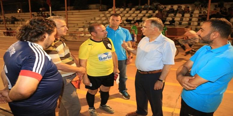 FUTBOL TURNUVASI MUHTEŞEM GÖSTERİ İLE BAŞLADI