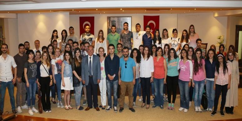 ÜNİVERSİTE ÖĞRENCİLERİ YEREL YÖNETİMİ TANIDILAR