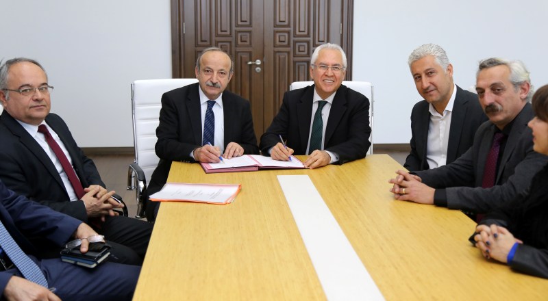 KARABAĞLAR'DA TOPLU SÖZLEŞME SEVİNCİ