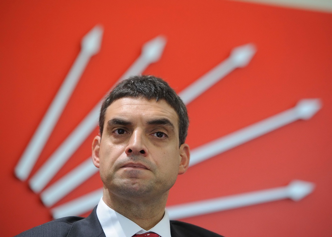 UMUT ORAN, CHP GENEL BAŞKANLIĞI ADAYLIĞINI AÇIKLADI