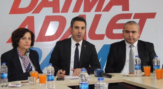 AK PARTİLİ TEMEL YILDIRIM: 'KONAK'A 25 YILDA TEK BİR ÇİVİ ÇAKILMADI'