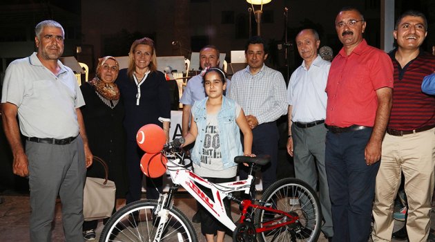 Urla'da Çocuklara Karne Hediyesi Bisiklet